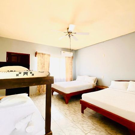 Hotel Georgi Cr Veintisiete de Abril Bagian luar foto