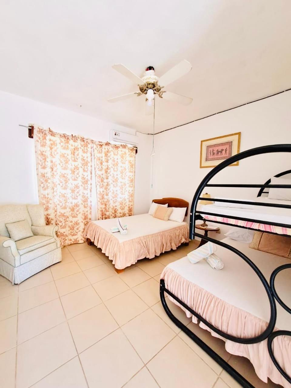 Hotel Georgi Cr Veintisiete de Abril Bagian luar foto
