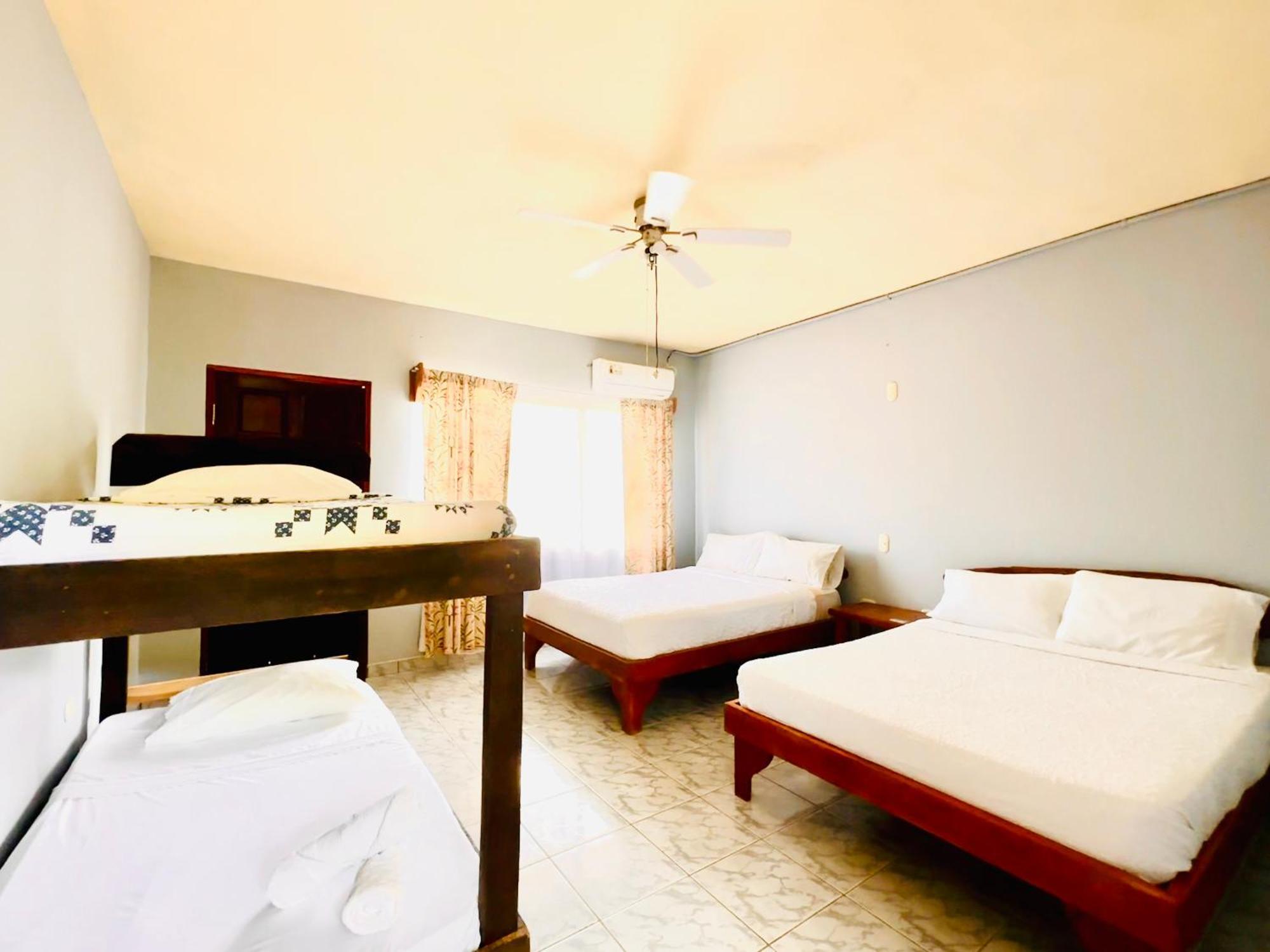 Hotel Georgi Cr Veintisiete de Abril Bagian luar foto