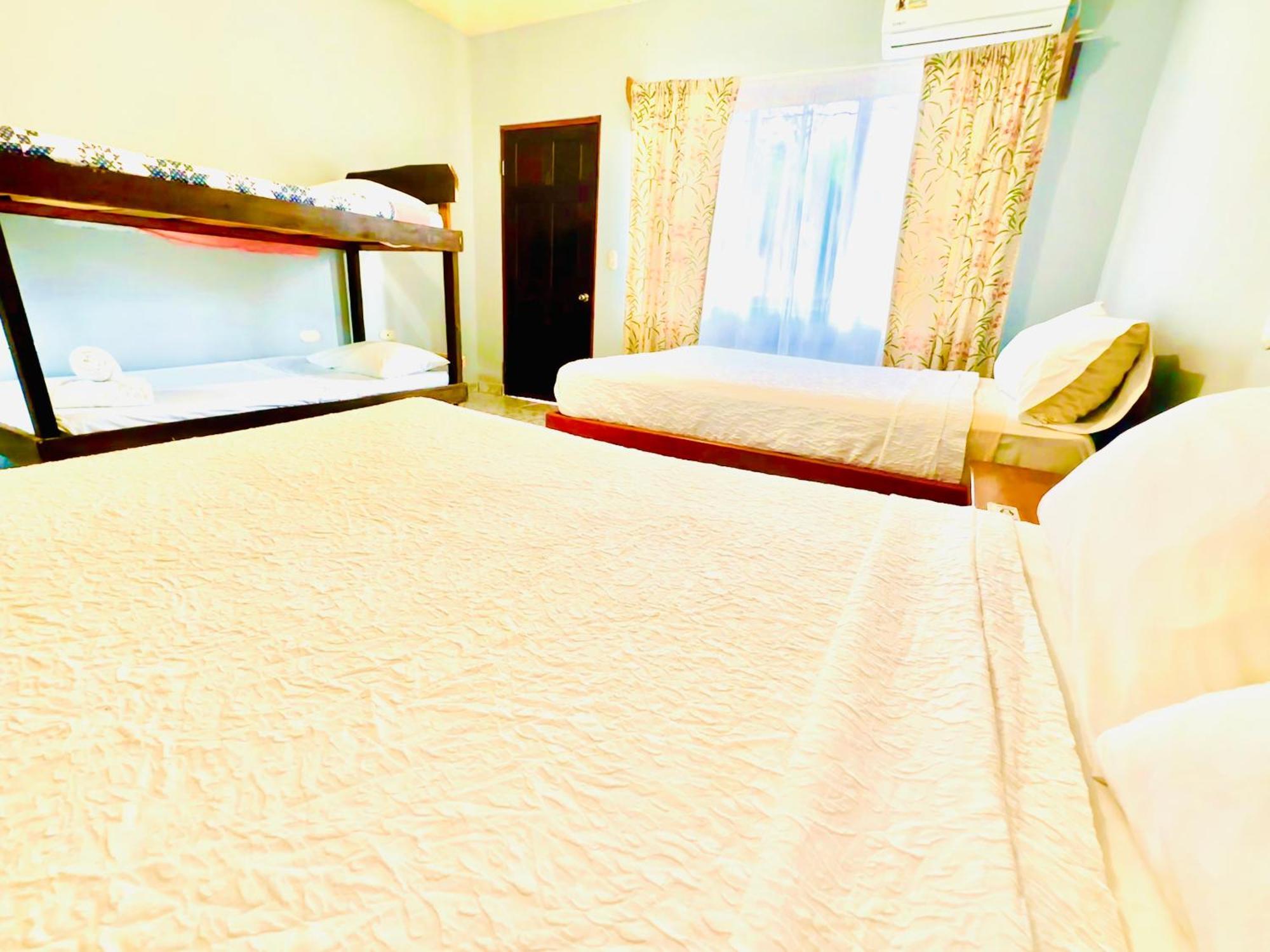 Hotel Georgi Cr Veintisiete de Abril Bagian luar foto