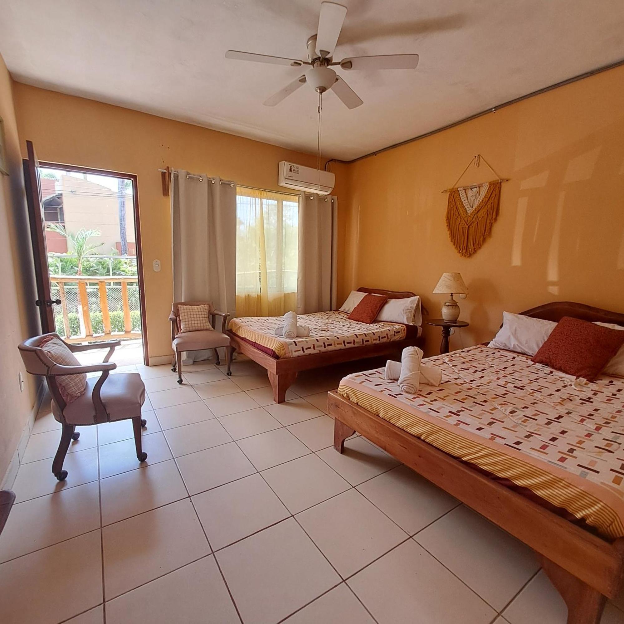 Hotel Georgi Cr Veintisiete de Abril Bagian luar foto