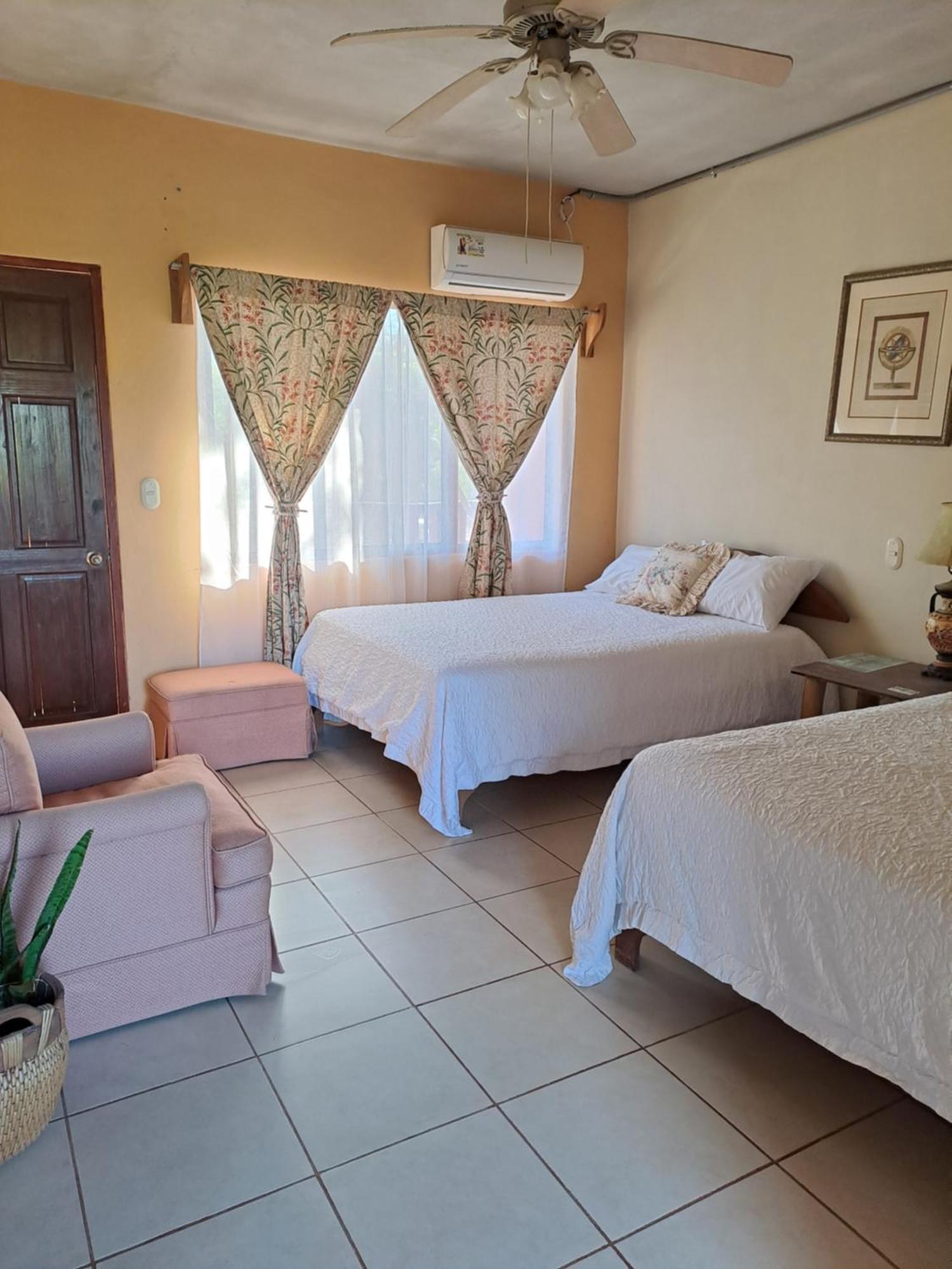 Hotel Georgi Cr Veintisiete de Abril Bagian luar foto