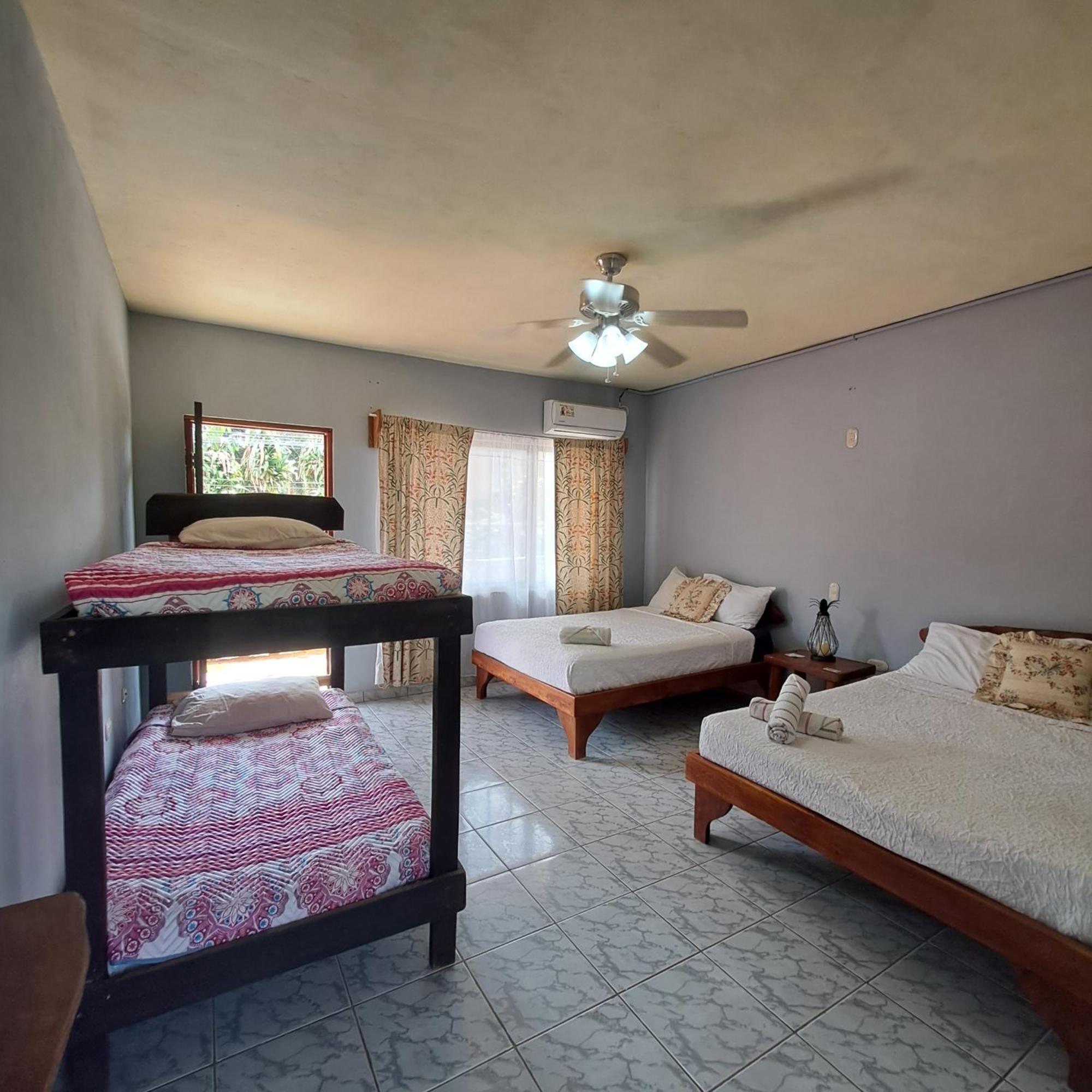 Hotel Georgi Cr Veintisiete de Abril Bagian luar foto